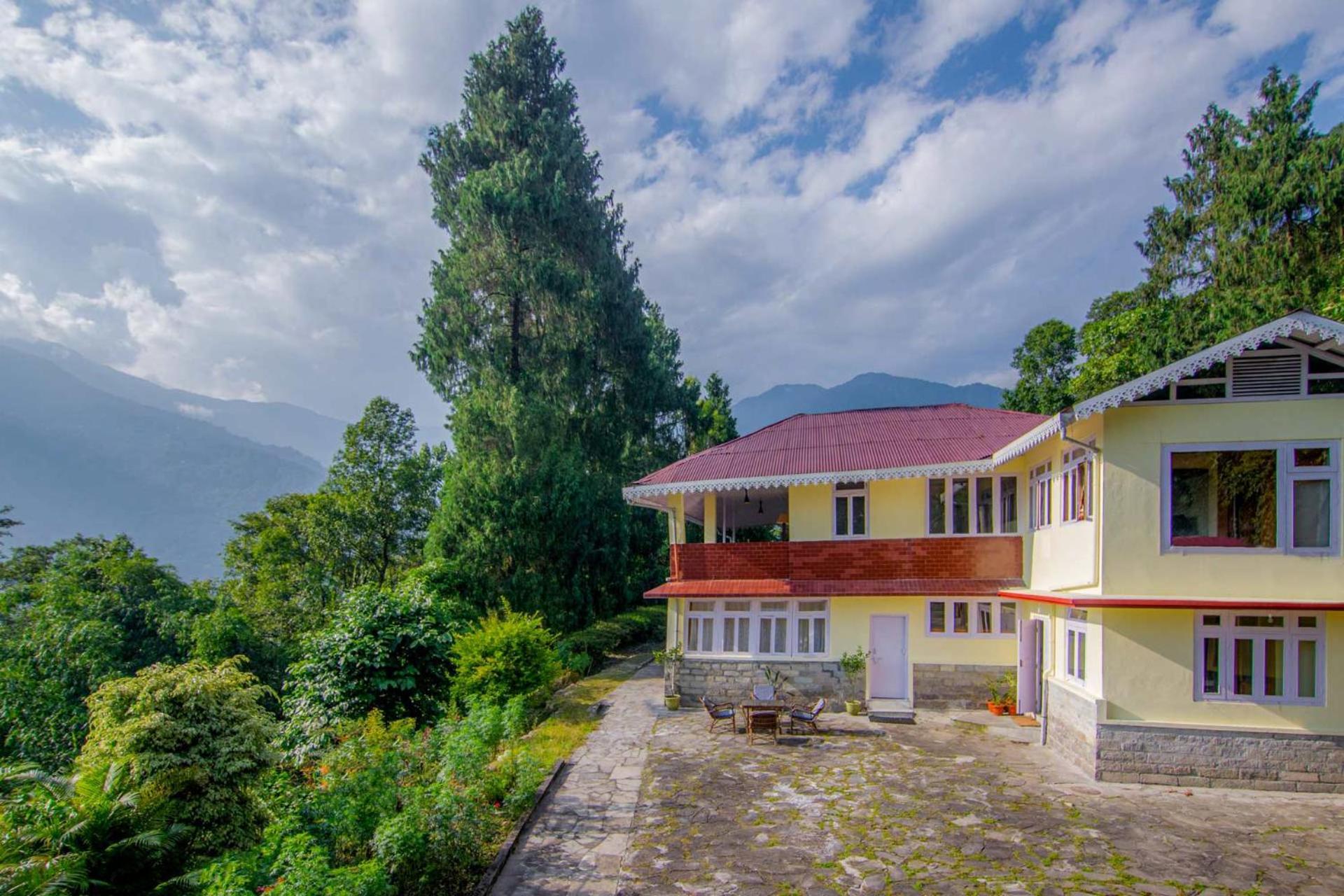 La Ipsing Farm By Stayvista - 3 Bhk Villa With Balcony, Mountain View, Indoor Games, And Pet Friendly Samdong المظهر الخارجي الصورة