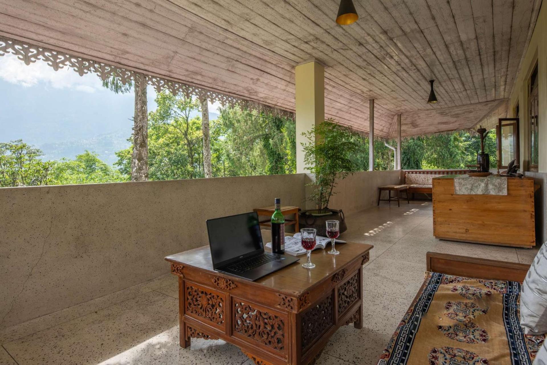 La Ipsing Farm By Stayvista - 3 Bhk Villa With Balcony, Mountain View, Indoor Games, And Pet Friendly Samdong المظهر الخارجي الصورة