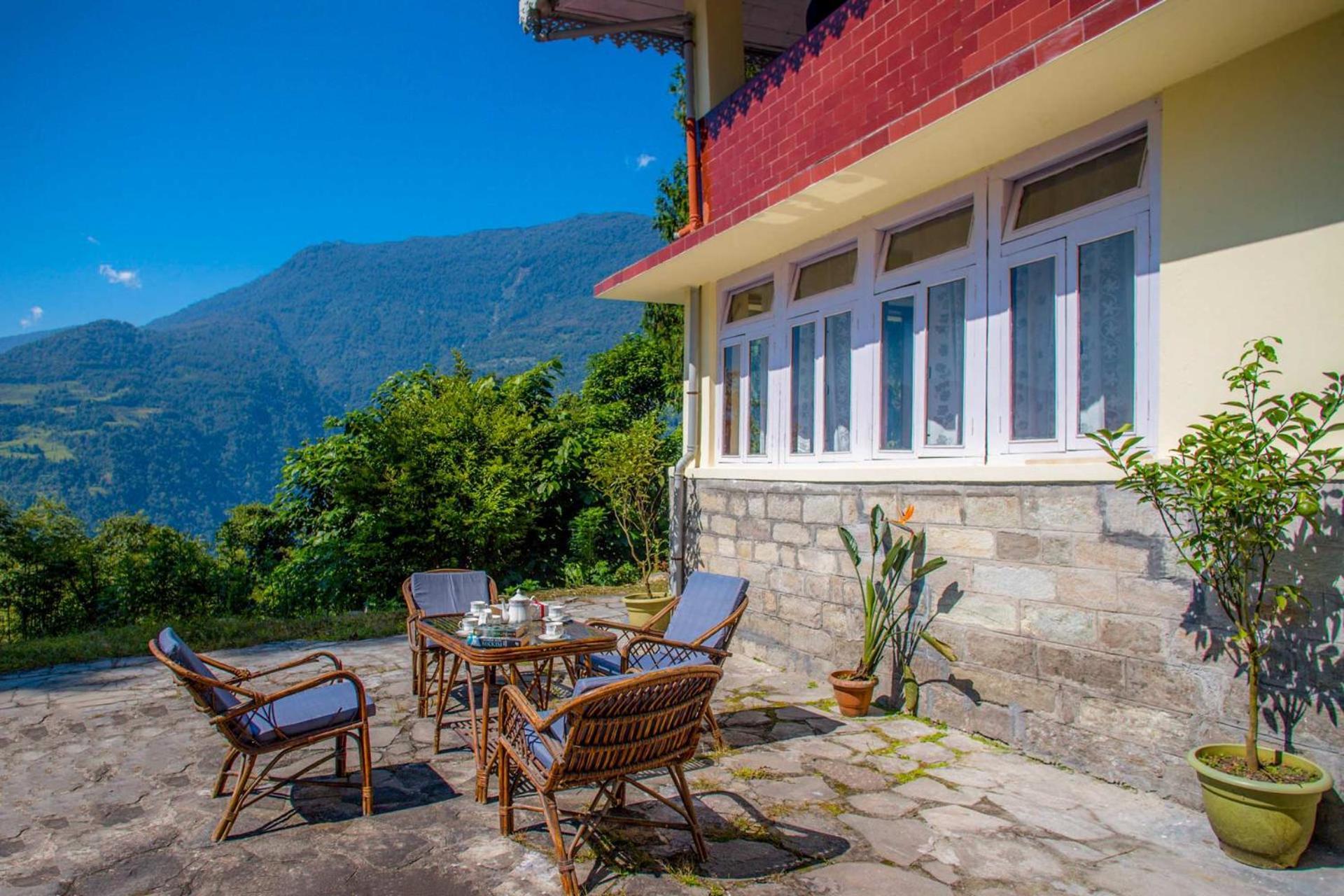 La Ipsing Farm By Stayvista - 3 Bhk Villa With Balcony, Mountain View, Indoor Games, And Pet Friendly Samdong المظهر الخارجي الصورة